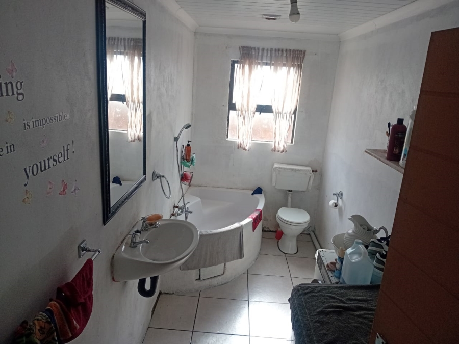 4 Bedroom Property for Sale in Kwanonqaba Western Cape